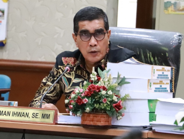 Wako Firdaus Didesak Kerja Maksimal, Ada Jalan di Pusat Kota Masih Tanah Kuning