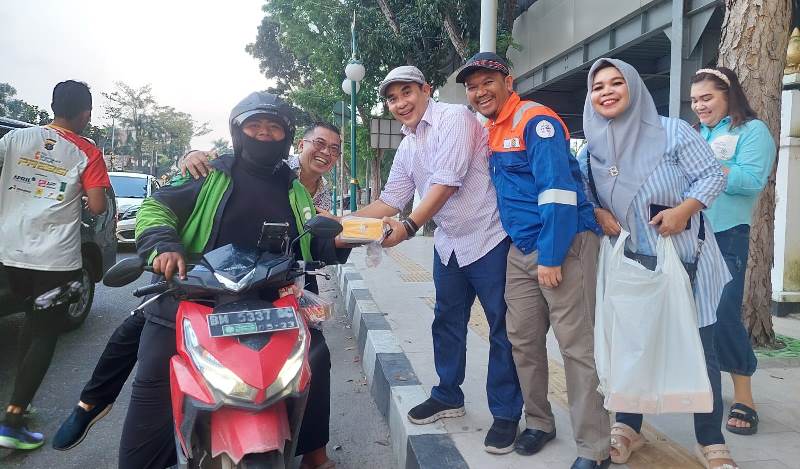 Bersama PT BSP, PWI Riau Berbagi Makanan Berbuka Puasa