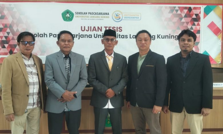 Cucu Ulama Besar Tuan Guru Sapat Inhil Raih Gelar Magister Manajemen Unilak