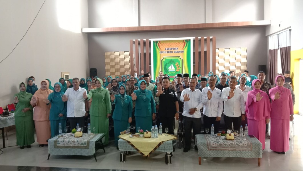 H. Asmar Kukuhkan PKK dan Tim Pembina di Kabupaten Kepulauan Meranti