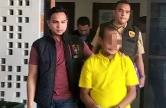 Oknum Anggota DPRD Pelalawan Tersangka Ijazah Palsu Dilimpahkan ke Kejari