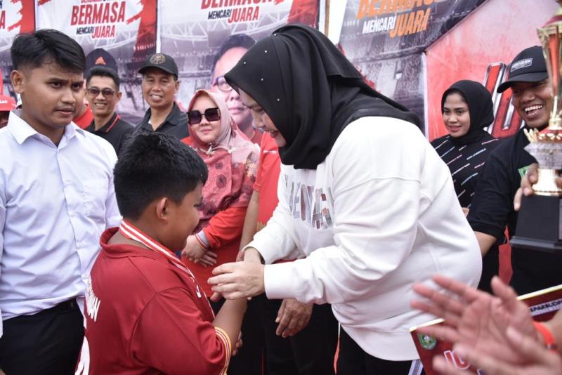 Bupati Bengkalis Tutup Turnamen Sepakbola IGORNAS Cup II