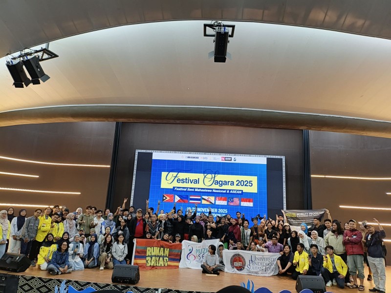 TOP, Mahasiswa FIB Raih Prestasi ASEAN Theatre 2025 di UI