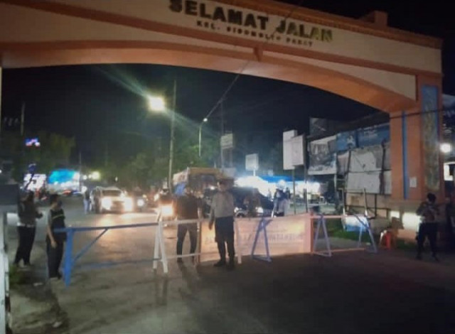 Jalan-jalan di Kelurahan Sidomulyo Barat Ditutup, Warga Mengeluh Tak Bisa Pulang