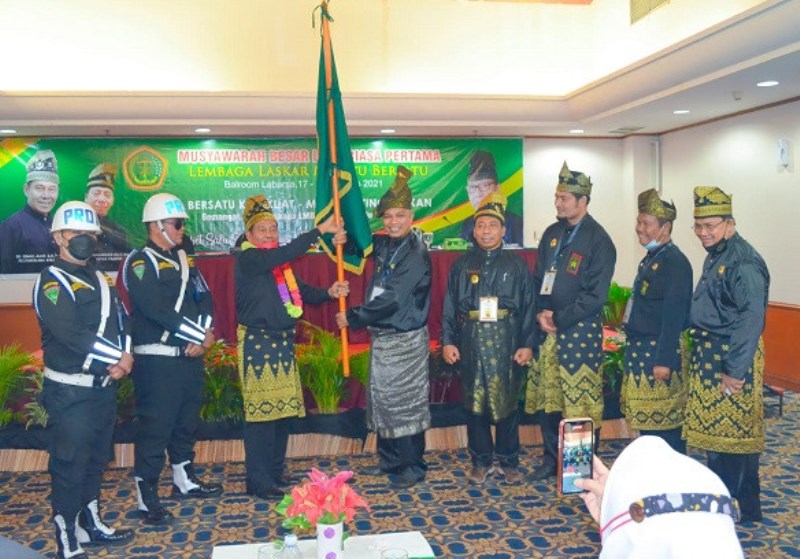 Gantikan Syarwan Hamid, Datuk Ismail Jadi Panglima Besar LLMB Riau-Kepri