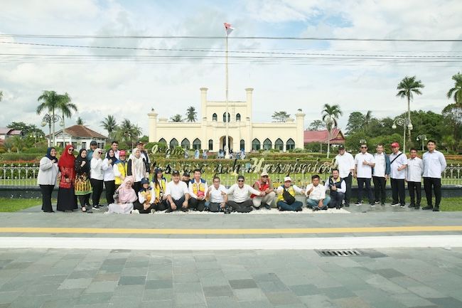 Pedestrian Depan Istana Siak Rampung