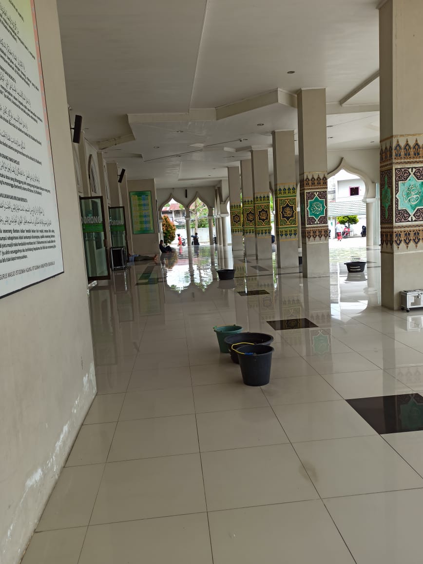 Jamaah Keluhkan Kondisi Masjid Agung Istiqomah Bengkalis Bocor dan Tak Terawat