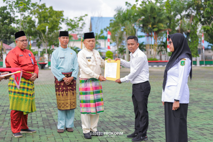 Plt Bupati Asmar Serahkan 26 SK PPPK Teknis