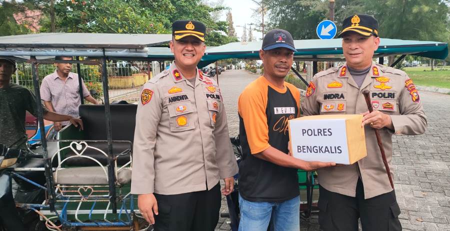 Pengemudi Ojek dan Supir Angkutan di Bengkalis Dapat Bansos dari Kapolres Bengkalis