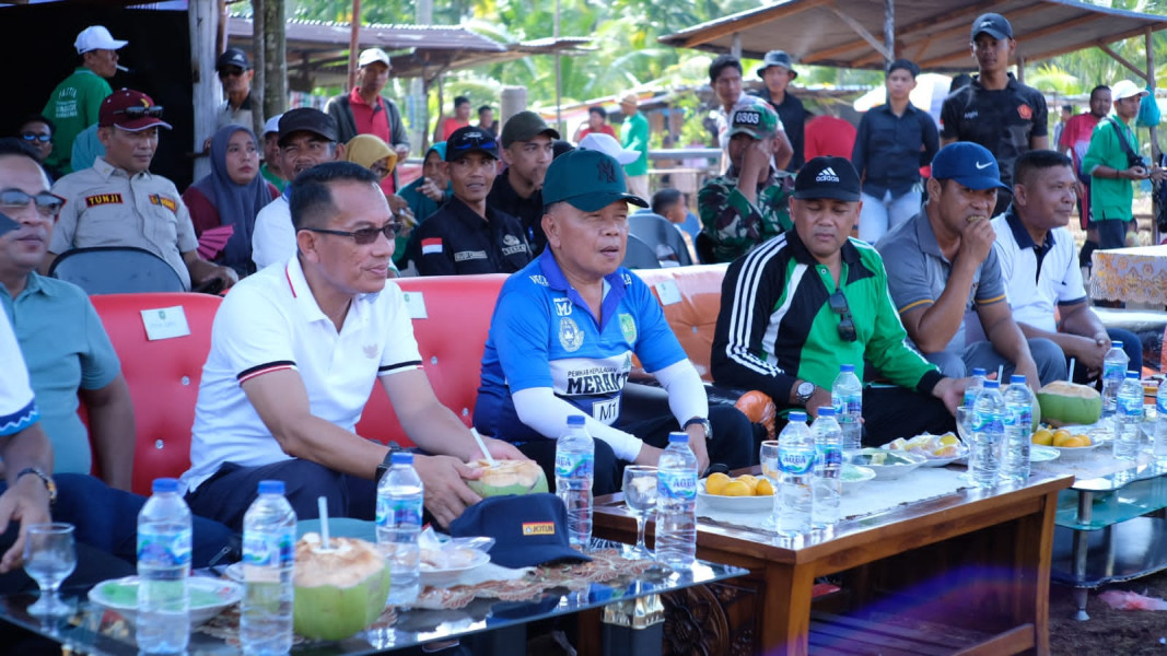Plt. Bupati Kepulauan Meranti H. Asmar Buka Turnamen Sepak Bola Tanjung Bakau Cup II