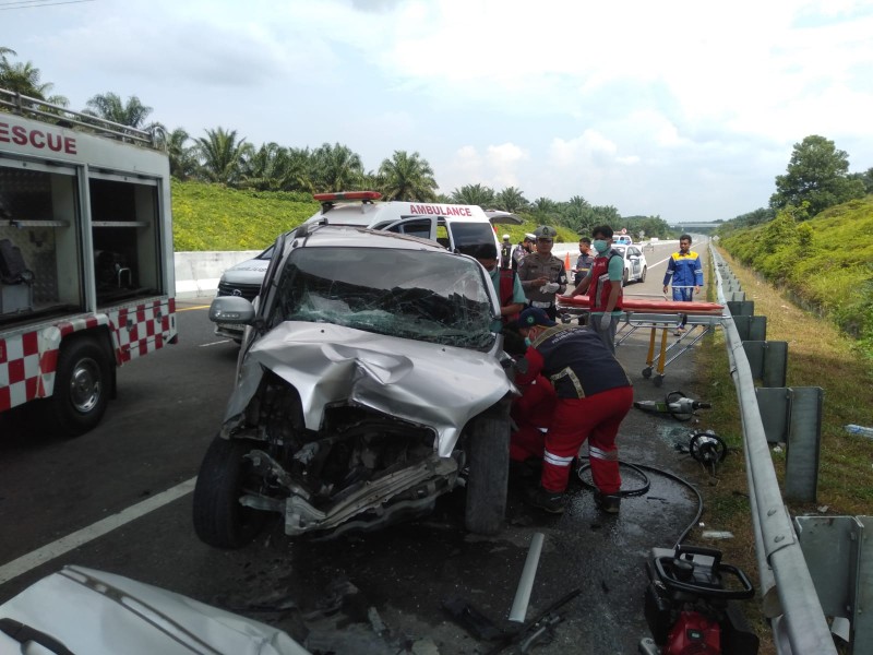 Mobil Hantam Truk Mogok di Tol Permai KM 38, Sopir Tewas di Tempat