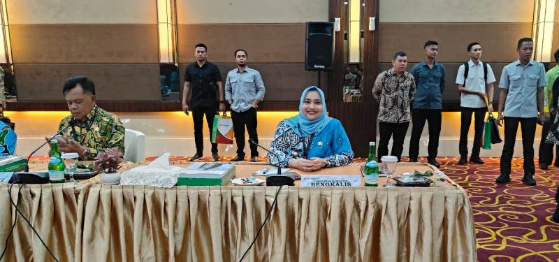 Bupati Bengkalis Kasmarni Hadiri RUPS PT. BRK Syariah Tahun 2025