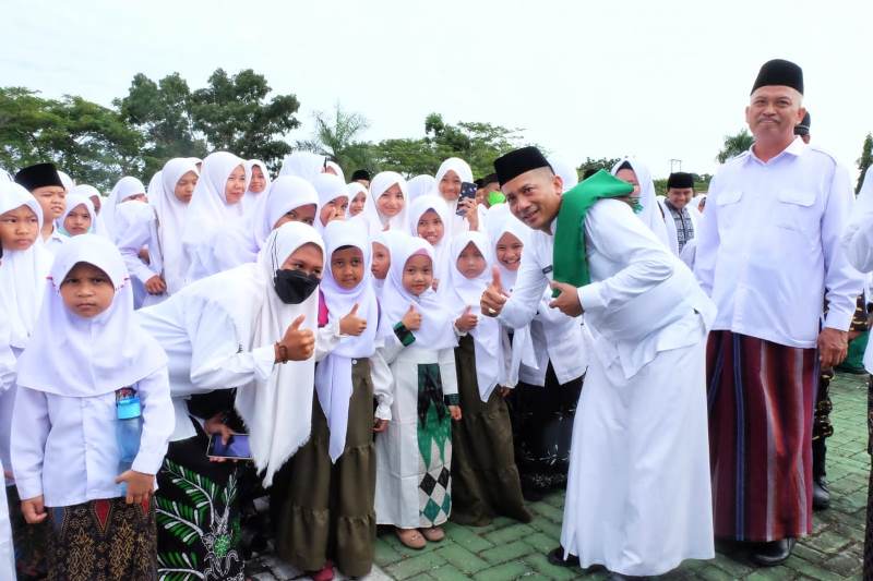 Bupati H. Muhammad Adil Pimpin Apel Hari Santri 2022