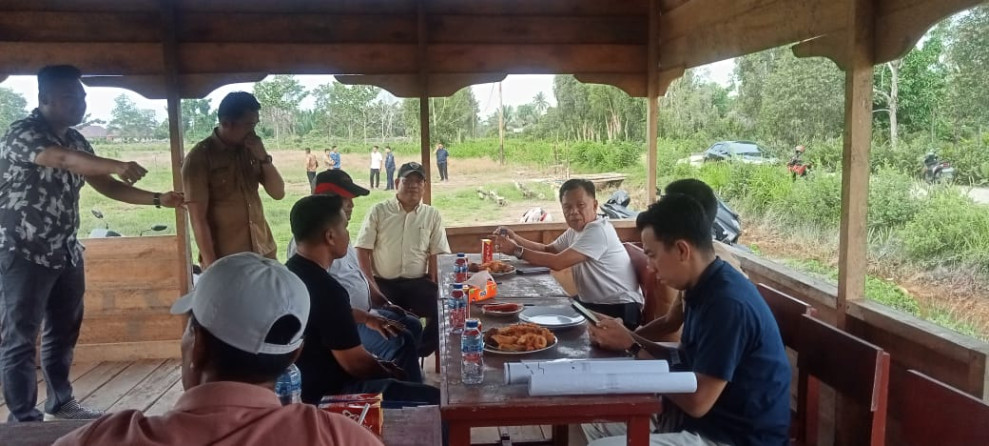 Telah Rampung, Plt Bupati Kepulauan Meranti H. Asmar Tinjau Langsung Kandang Sapi di Desa Banglas