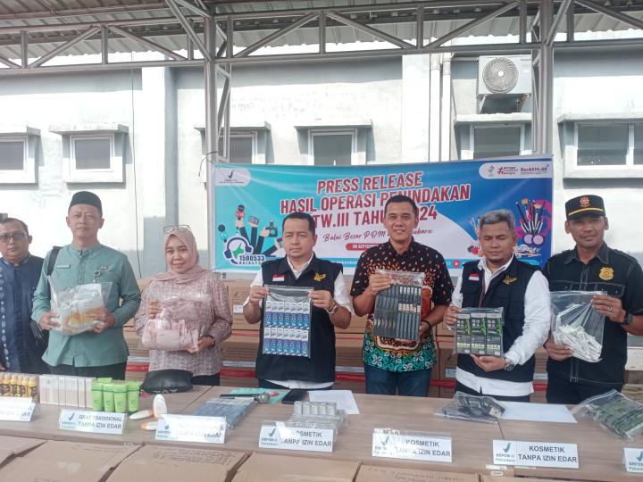 Ditahan di Polda Riau, Dua Penjual Kosmetik Ilegal Raup Untung Rp8 Juta