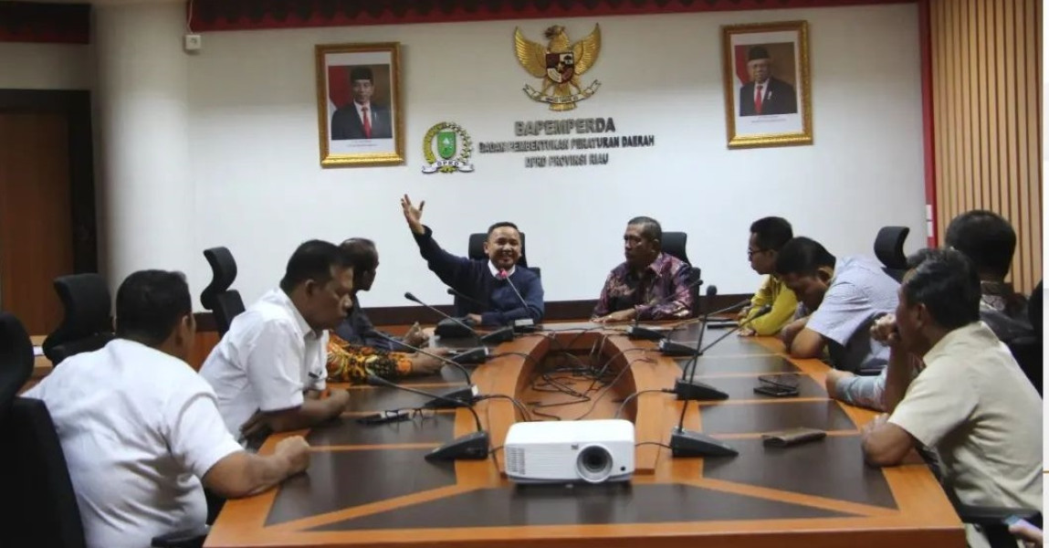 Bahas Sinkronisasi Agenda Kegiatan Dewan, BANMUS DPRD Riau Terima Kunjungan BANMUS DPRD Kab.Pesisir Selatan