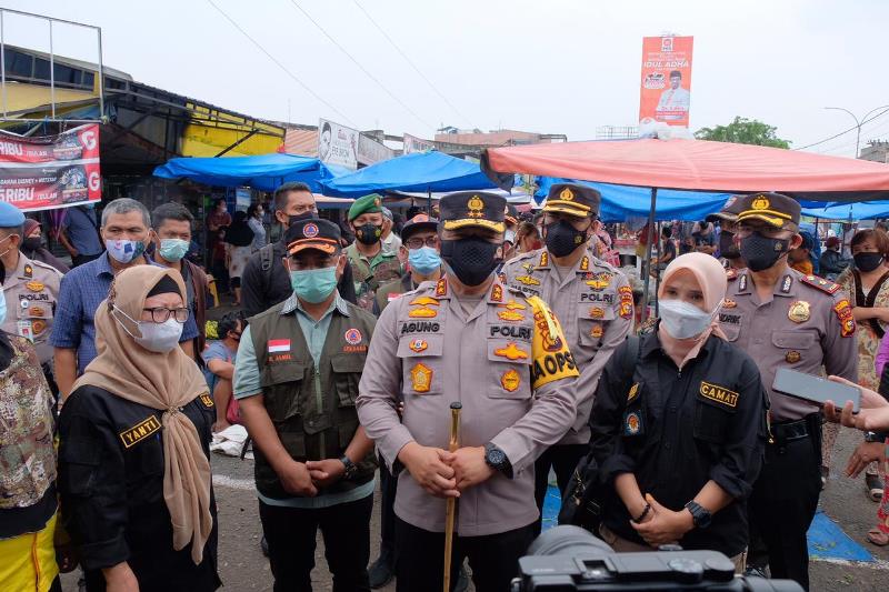 Tinjau Posko PPKM Pasar Cik Puan, Kapolda Riau Mengajak Semua Pihak Bangun Untuk Bersama Gerakkan Ekonomi