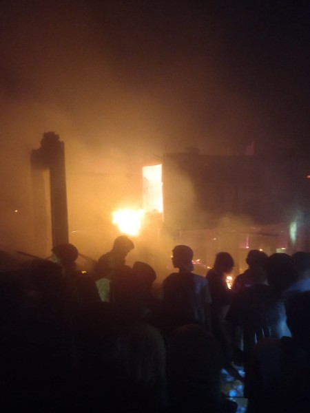 Tujuh Rumah dan Empat Toko Emas Terbakar di Pasar Peranap