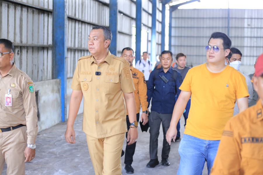 Gandeng Calon Investor, Wakil Bupati Muzamil Tinjau Sentra IKM Sagu Sungai Tohor