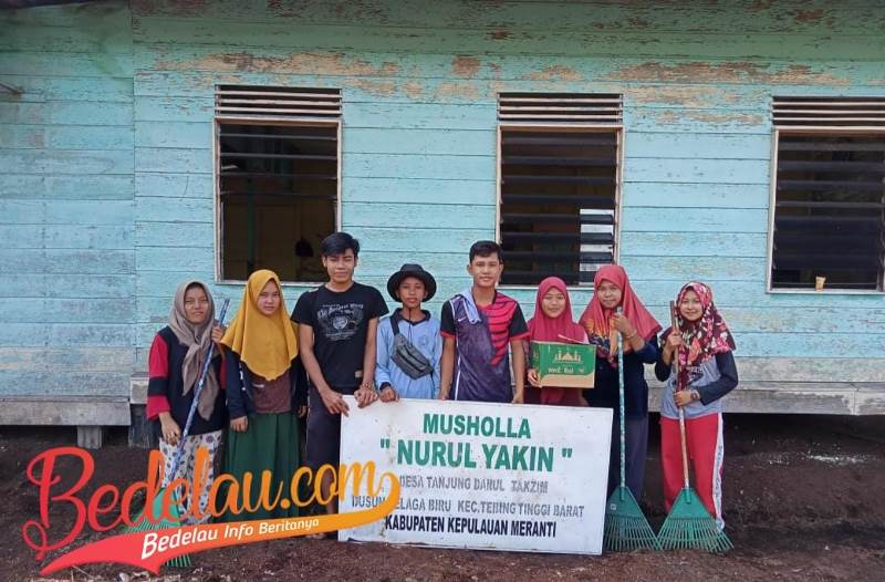 Pemuda-pemudi, Pelajar Melaksanakan Gotong Royong di Telaga Biru Tanjung Darul Takzim