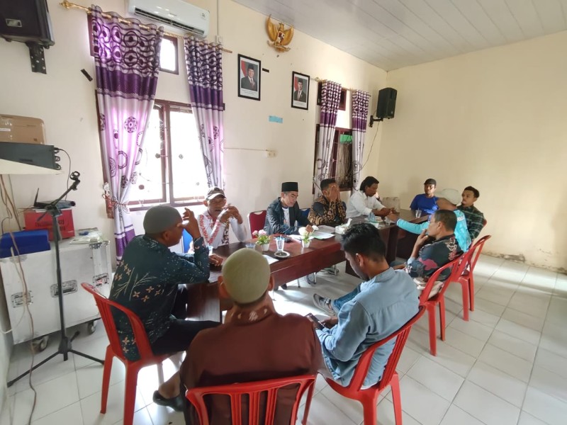 Pj. Kades Tanjung Leban Serahkan Dana CD dari PT. BBHA, Berapa Jumlahnya !!!