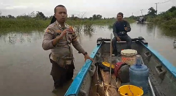 Banjir Luapan Sungai Kampar Putus Sejumlah Jalan di Langgam, Pelalawan