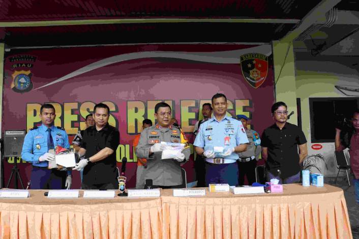 Petugas Gagalkan Peredaran Narkoba di Bandara Pekanbaru, Dua Pelaku Ditangkap