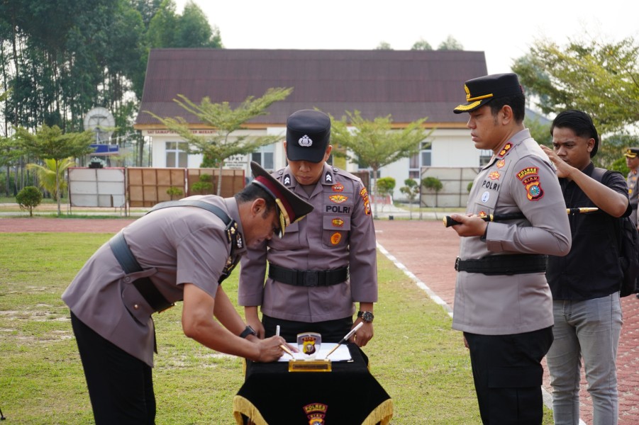 Kapolres Meranti AKBP Gede Adi Pimpin Sertijab Lima Perwira, Dorong Penguatan Kinerja Kepolisian