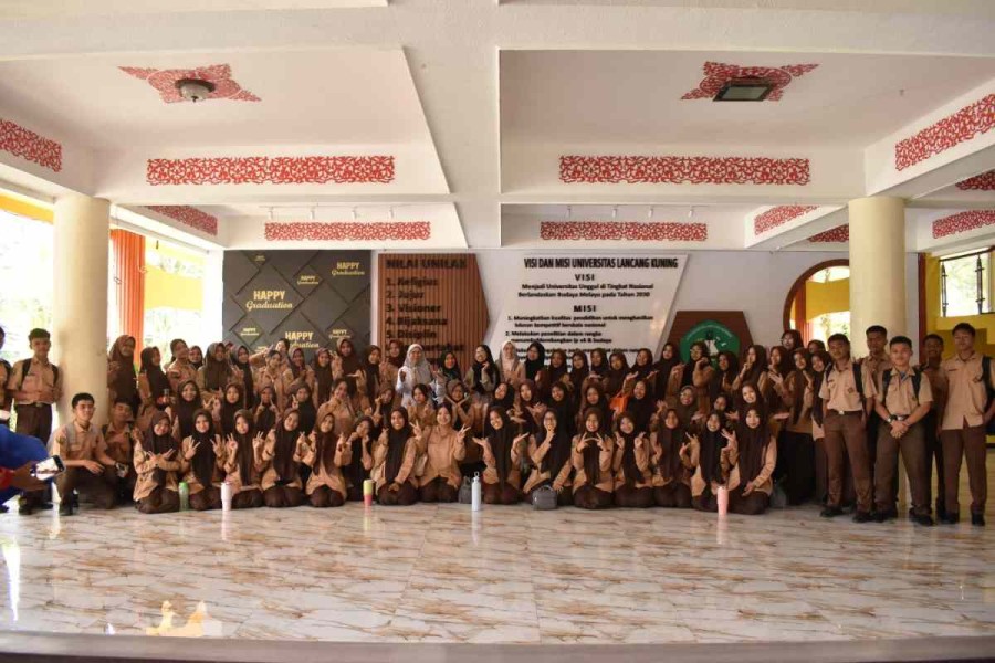 80 Siswa SMKN 1 Pekanbaru Kunjungi Unilak, Pelajari Tata Kelola Administrasi Modern