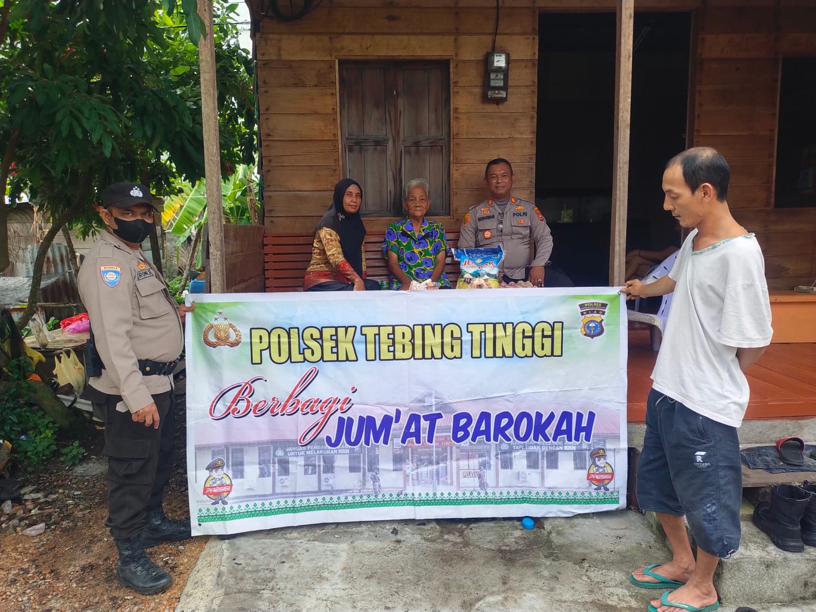 Jumat Barokah, Polsek Tebingtinggi Kembali Bantu Warga Kurang Mampu
