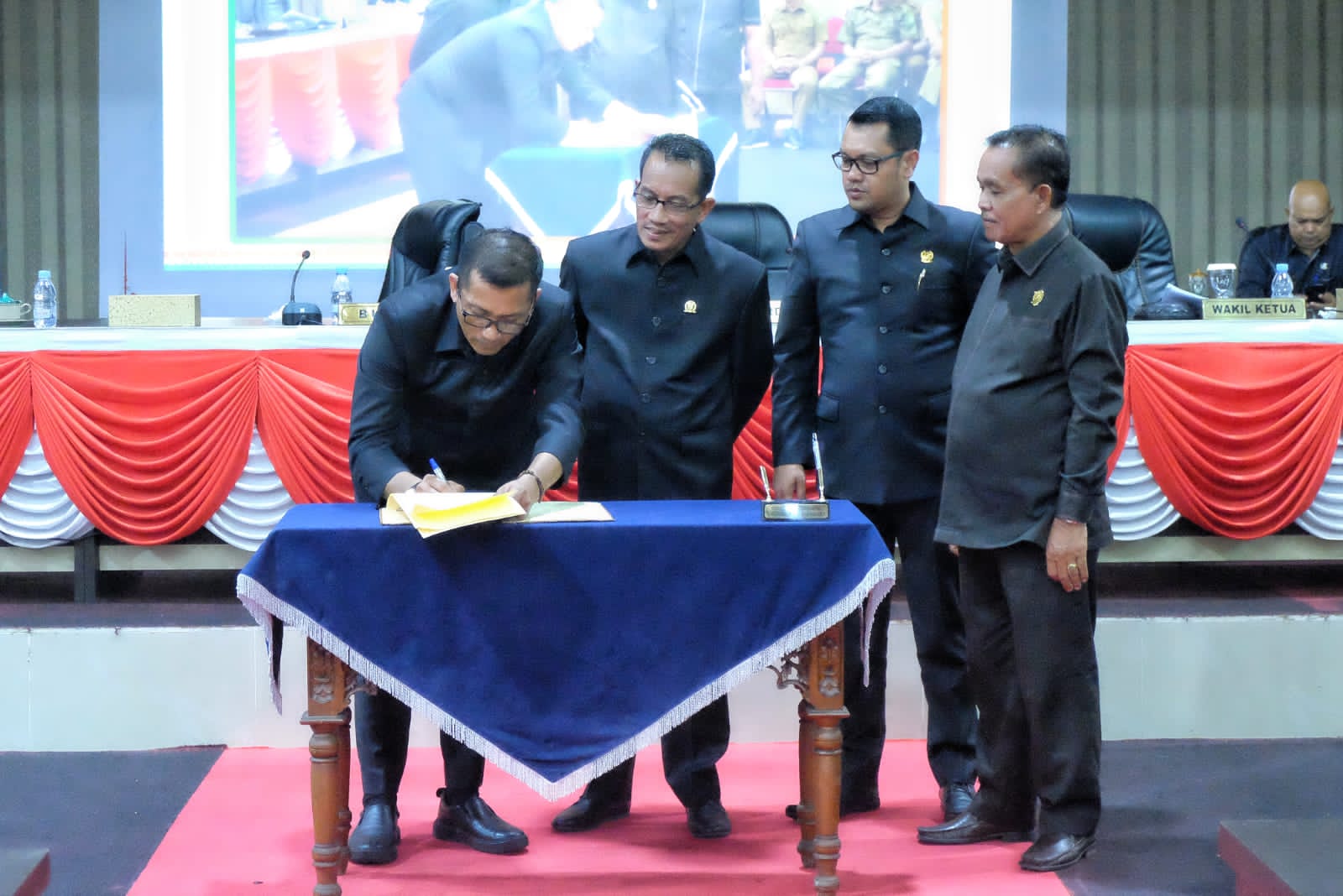 DPRD Sahkan Tiga Ranperda Inisiatif Pemda Kepulauan Meranti, Bupati Sampaikan Terima Kasih