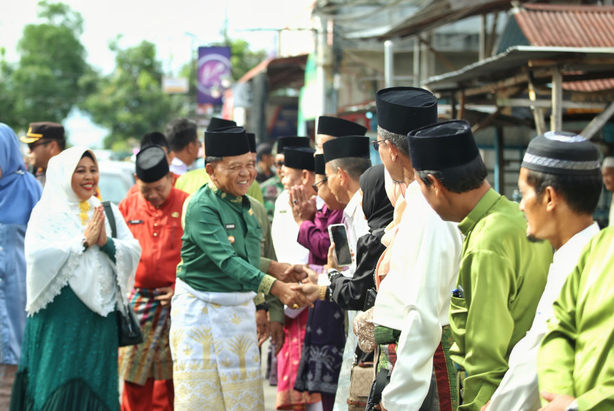 Bupati Asmar Lepas Pawai Taaruf MTQ ke-15 Tingkat Kabupaten Kepulauan Meranti