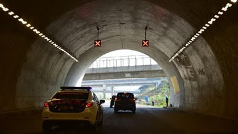 Tol dengan Terowongan Pertama di RI Operasi Tahun Depan