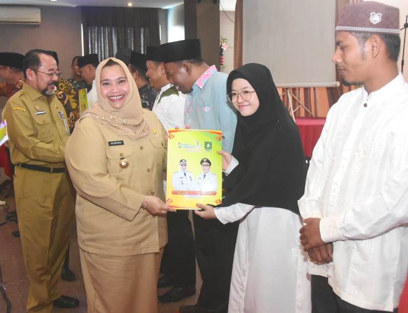 Bupati Serahkan SK Penyuluh Agama Islam Desa dan Kelurahan