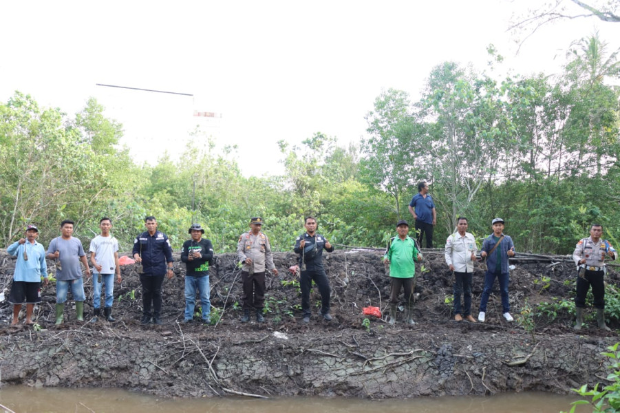 Polres Meranti dan Insan Pers Tanam Mangrove di Desa Gogok Darussalam