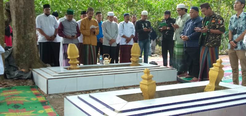 Ziarah Makam Habib Abdurrahman Bin Yasin Ba'alawi di Pangkalan Batang, Dihadiri Ketua DPH LAMR Bengkalis