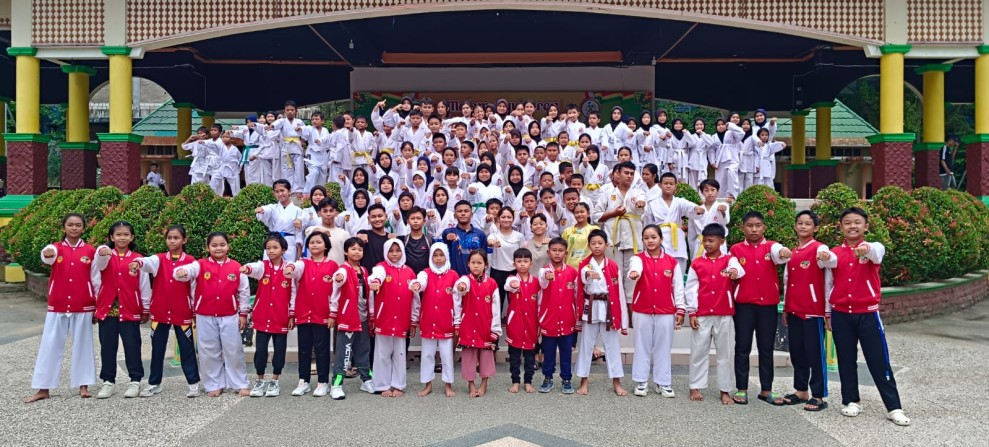 27 Atlet TKC Inhil Berkompetisi di Jambi Open Karate 2025 Target Pertahankan Juara Umum II