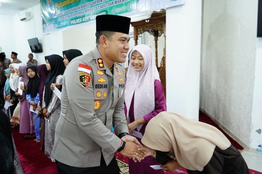 Peringatan Maulid Nabi, Polres Meranti Berbagi Kebahagiaan dengan Anak Yatim
