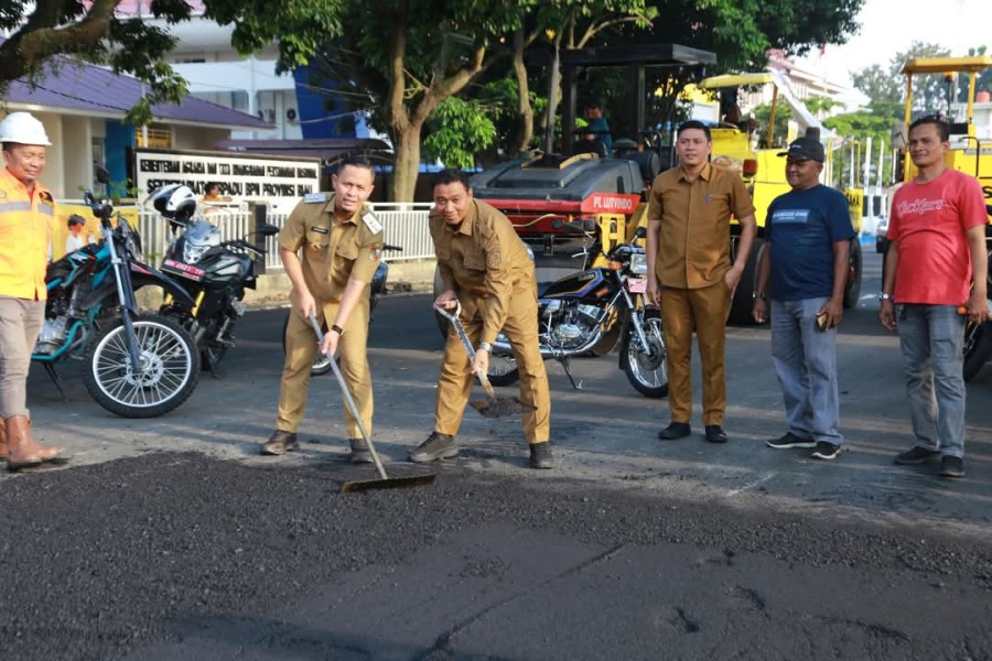 Wako Agung Pastikan Pengaspalan Dikebut, Jalanan di Pekanbaru Kembali Mulus
