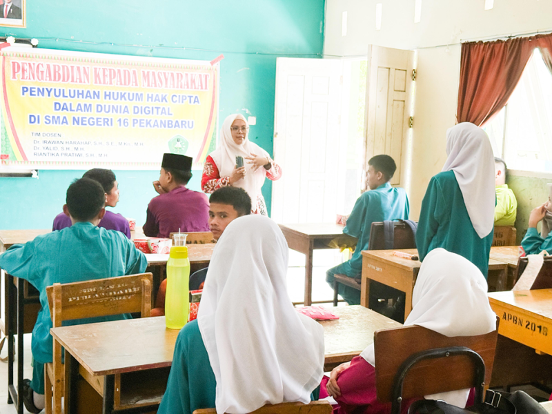 Tim Pengabdian FH Unilak Gelar Penyuluhan  tentang Hukum Hak Cipta dalam Dunia Digital di SMA Negeri 16 Pekanbaru